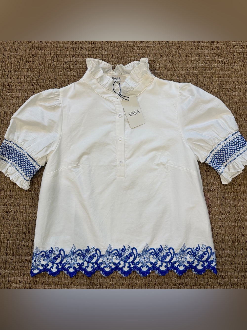 NWT AVARA White Embroidered Puff Sleeve Blouse Size: Small